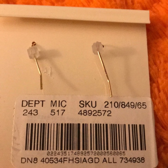 SOLD/Gorgeous Gold & Ruby Tone Earrings⭐️ - Picture 3 of 4